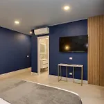 לינה וארוחת בוקר Naif